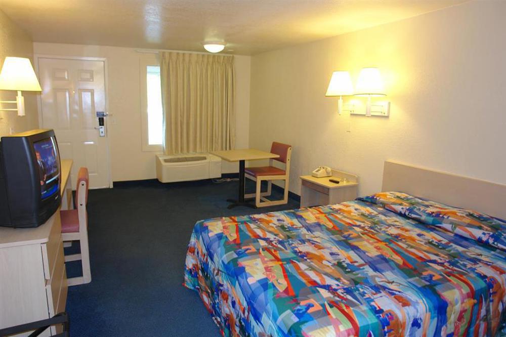 Rodeway Inn Windsor Mill Habitación foto