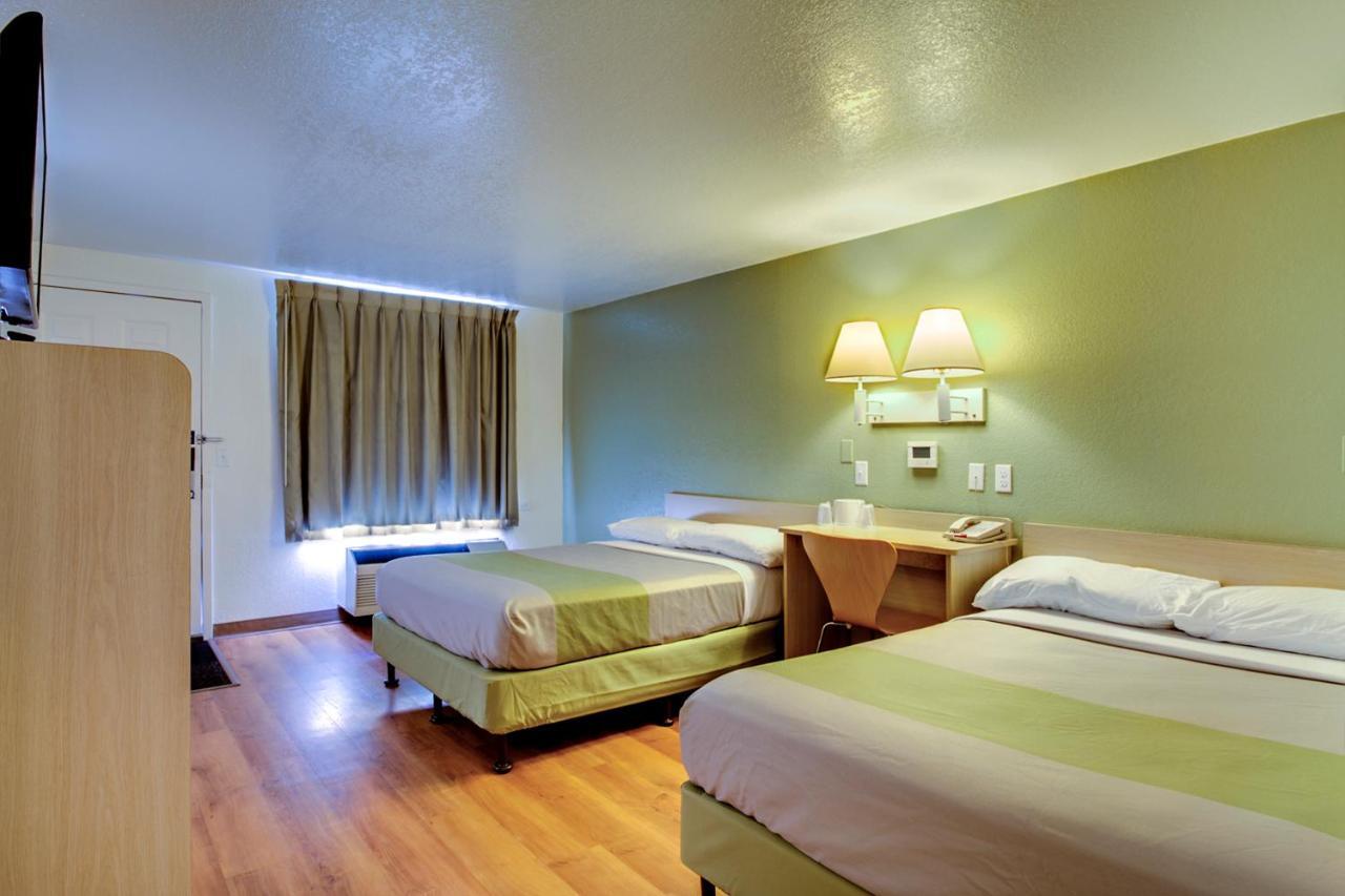 Rodeway Inn Windsor Mill Habitación foto